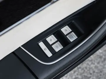 AUDI A8 50 TDI L quattro S-LINE PANORAMA FOND TV