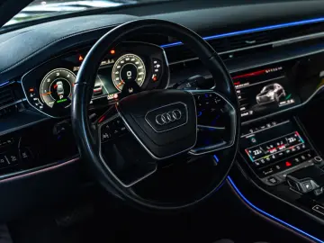 AUDI A8 50 TDI L quattro S-LINE PANORAMA FOND TV