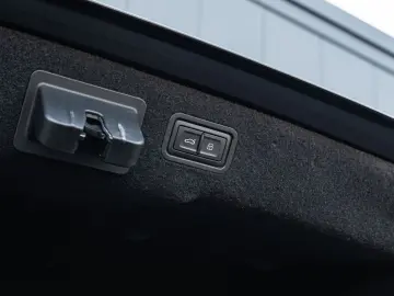AUDI A8 50 TDI L quattro S-LINE PANORAMA FOND TV