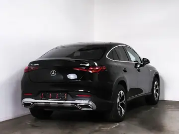 MERCEDES-BENZ GLC 300 e 4M Coupé Avantgarde Pano Bur…