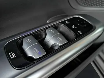 MERCEDES-BENZ C 180 Avantgarde ADVANCED WINTERPAKET AMBIENTE