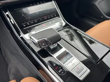 AUDI A8 60 eTFSI TV Pano Matrix 360 ACC Leder HUD
