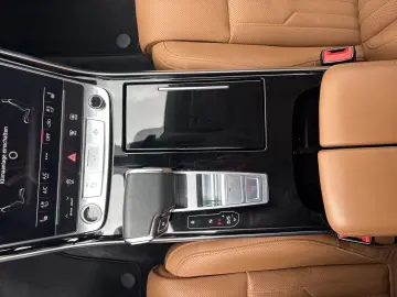 AUDI A8 60 eTFSI TV Pano Matrix 360 ACC Leder HUD