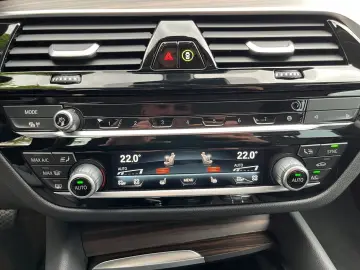BMW 530e Limousine LC Prof. Head-Up ACC ParkAss 4x K