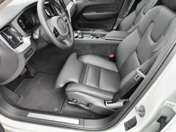VOLVO XC60 T6 Plus Bright AWD Luftfahrwerk Pano AHK