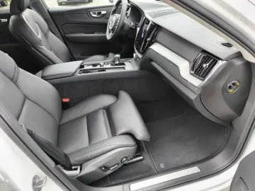 VOLVO XC60 T6 Plus Bright AWD Luftfahrwerk Pano AHK