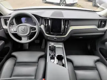 VOLVO XC60 T6 Plus Bright AWD Luftfahrwerk Pano AHK