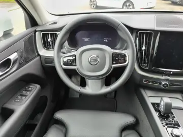 VOLVO XC60 T6 Plus Bright AWD Luftfahrwerk Pano AHK