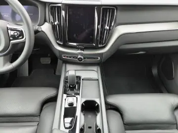VOLVO XC60 T6 Plus Bright AWD Luftfahrwerk Pano AHK