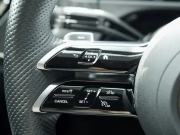 MERCEDES-BENZ E 300 de 4M AMG Line Advanced PanD Dis…