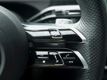 MERCEDES-BENZ E 300 de 4M AMG Line Advanced PanD Dis…