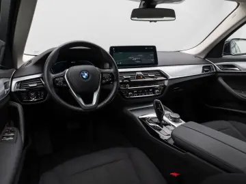 BMW 520e Kamera DAB Sport Klima-4Zonen Alarm ParkAss