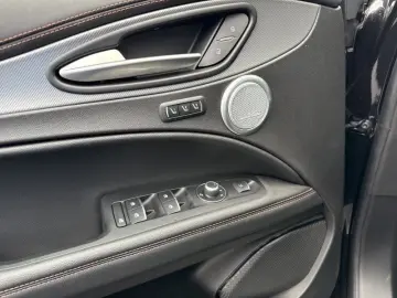 ALFA ROMEO Stelvio Intensa Q4  PANO ACC KEYLESS  DAB LED