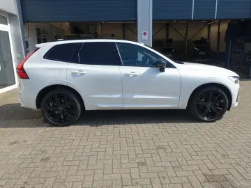 VOLVO XC60 Black Edition Ultra B5 AWD B&W Massage AHK