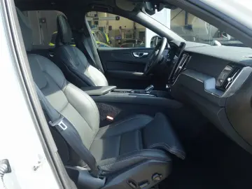 VOLVO XC60 Black Edition Ultra B5 AWD B&W Massage AHK