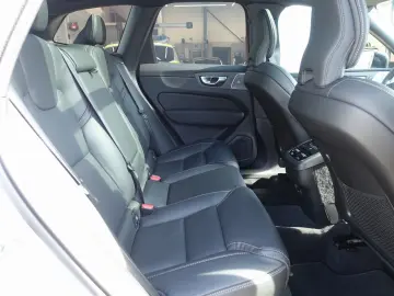 VOLVO XC60 Black Edition Ultra B5 AWD B&W Massage AHK