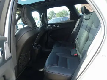 VOLVO XC60 Black Edition Ultra B5 AWD B&W Massage AHK