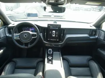 VOLVO XC60 Black Edition Ultra B5 AWD B&W Massage AHK