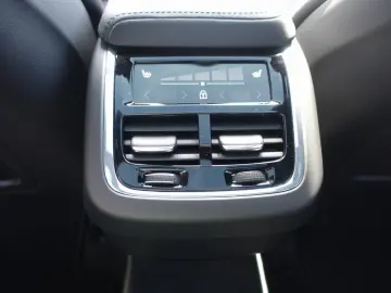 VOLVO XC60 Black Edition Ultra B5 AWD B&W Massage AHK