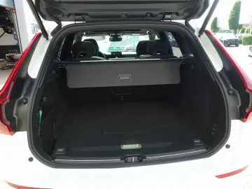 VOLVO XC60 Black Edition Ultra B5 AWD B&W Massage AHK