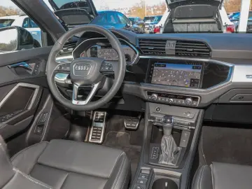 AUDI Q3 45 TFSI quattro INTERIEUR-S-LINE MATRIX NAVI
