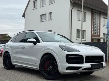 PORSCHE Cayenne GTS PANO BOSE LHZ MEMORY PORSCHEGARANTIE
