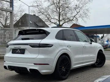 PORSCHE Cayenne GTS PANO BOSE LHZ MEMORY PORSCHEGARANTIE