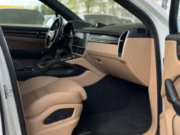 PORSCHE Cayenne GTS PANO BOSE LHZ MEMORY PORSCHEGARANTIE