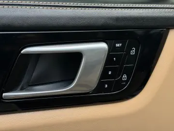 PORSCHE Cayenne GTS PANO BOSE LHZ MEMORY PORSCHEGARANTIE