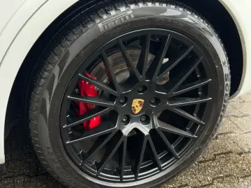PORSCHE Cayenne GTS PANO BOSE LHZ MEMORY PORSCHEGARANTIE