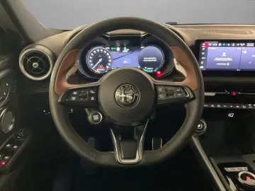 ALFA ROMEO Tonale Intensa PHEV Allrad Tieferlegung Spurverb