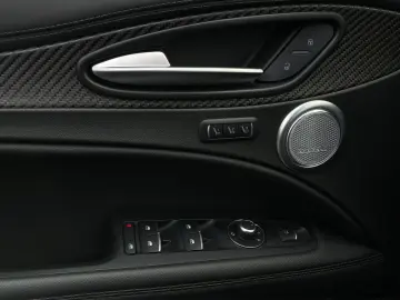 ALFA ROMEO Stelvio Quadrifoglio Evoluzione AKRAPOVIC 21