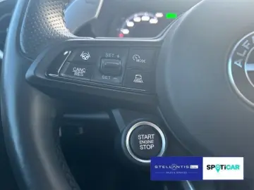 ALFA ROMEO Tonale Veloce Q4 Hybrid 280 Automatik  Navi SHZ
