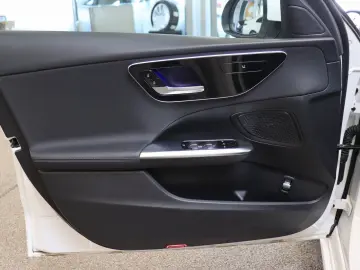 MERCEDES-BENZ C 180 Avantgarde-Advanced AHK Schiebed…