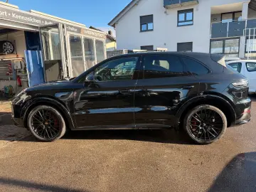 PORSCHE Cayenne GTS