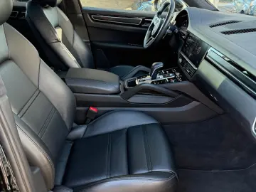 PORSCHE Cayenne GTS