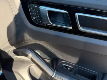 PORSCHE Cayenne GTS