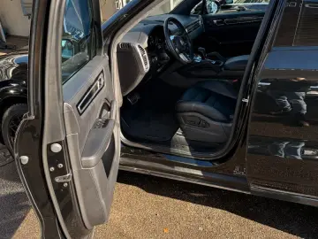 PORSCHE Cayenne GTS