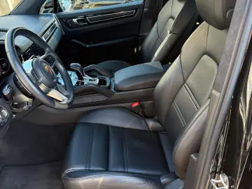 PORSCHE Cayenne GTS