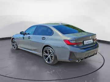 BMW 320i Automatik M SPORT Live Cockpit Pro Driving
