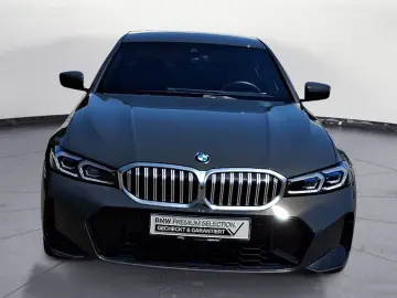BMW 320i Automatik M SPORT Live Cockpit Pro Driving