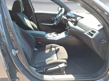 BMW 320i Automatik M SPORT Live Cockpit Pro Driving