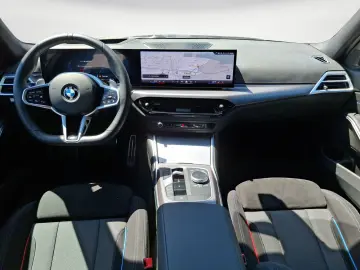 BMW 320i Automatik M SPORT Live Cockpit Pro Driving