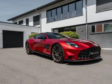 ASTON MARTIN VANQUISH PRESENTATION SPEC Q CARBON BESPOKE