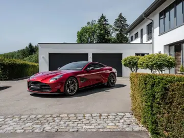 ASTON MARTIN VANQUISH PRESENTATION SPEC Q CARBON BESPOKE