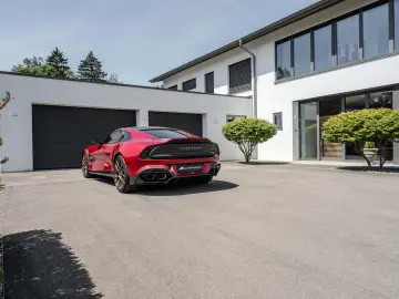ASTON MARTIN VANQUISH PRESENTATION SPEC Q CARBON BESPOKE
