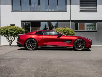 ASTON MARTIN VANQUISH PRESENTATION SPEC Q CARBON BESPOKE