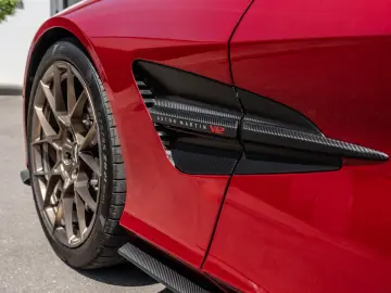 ASTON MARTIN VANQUISH PRESENTATION SPEC Q CARBON BESPOKE