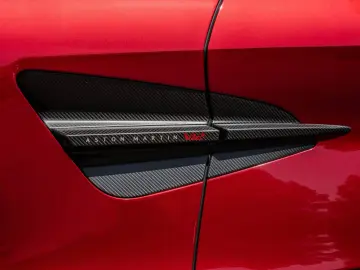 ASTON MARTIN VANQUISH PRESENTATION SPEC Q CARBON BESPOKE