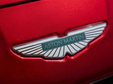 ASTON MARTIN VANQUISH PRESENTATION SPEC Q CARBON BESPOKE